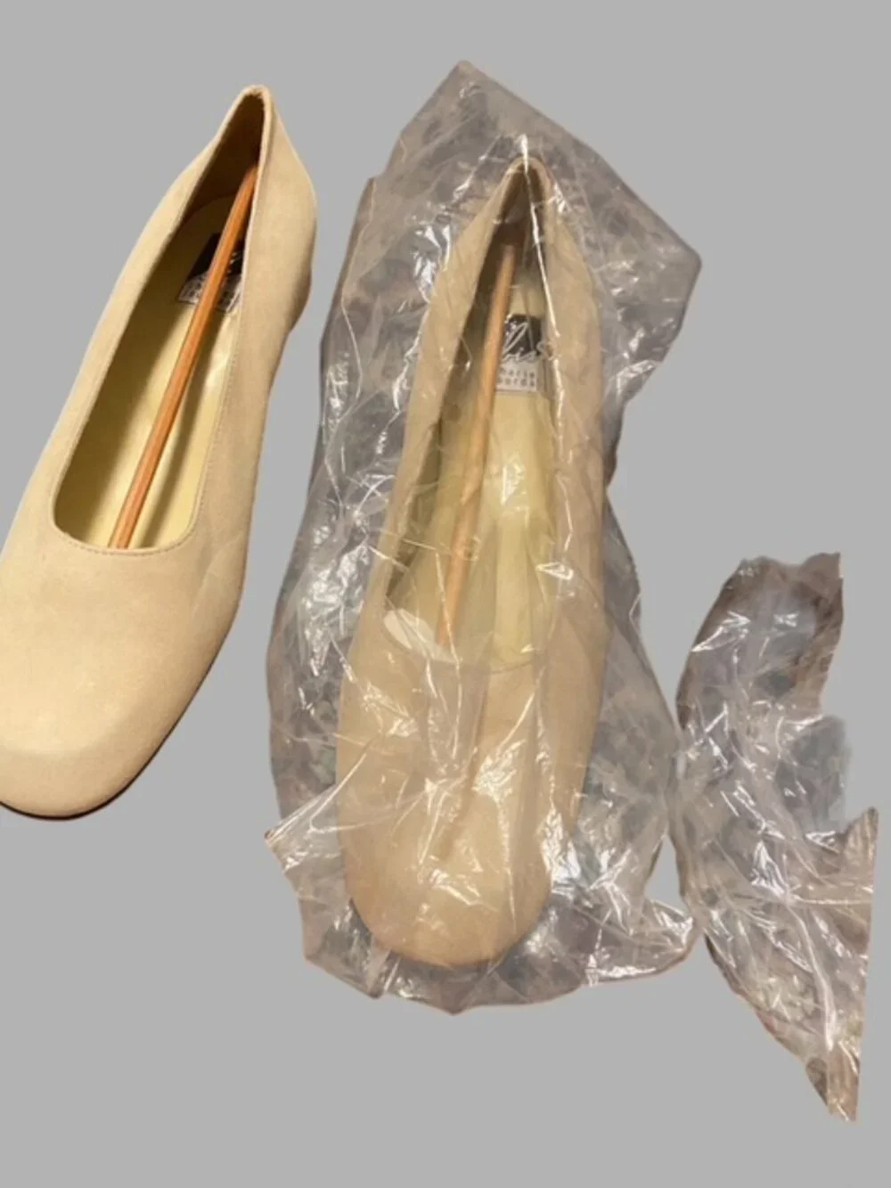 Vintage Bis Charles Jourdan Cream Suede Low Heels 8.5
